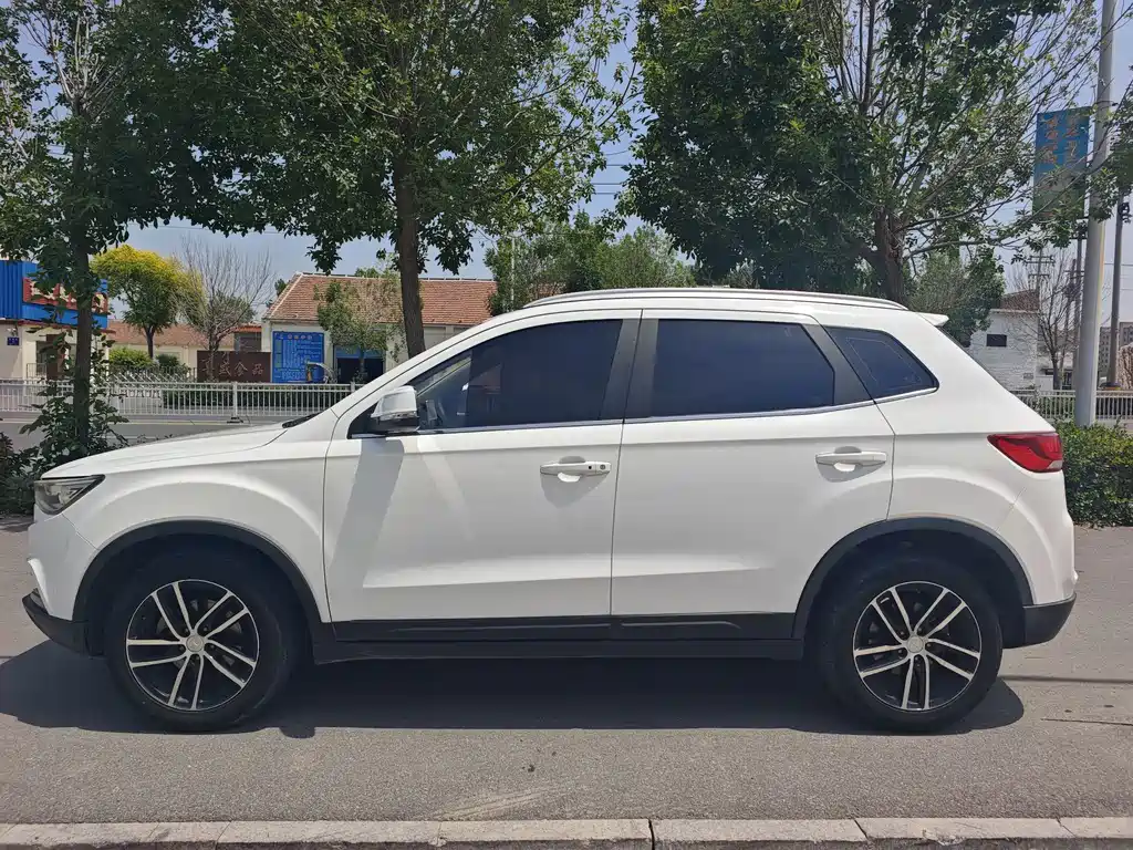 Besturn X40 Internet Celebrity 1.6 L Auto Luxury