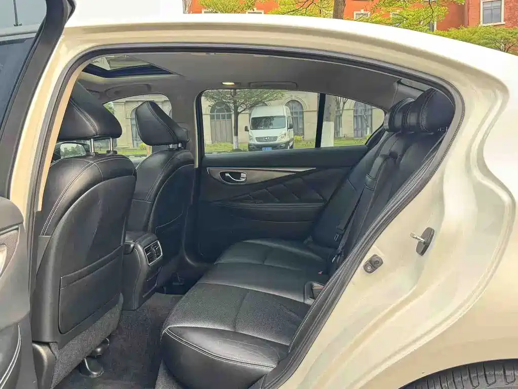 Infiniti Q50 L 2.0 T Sport