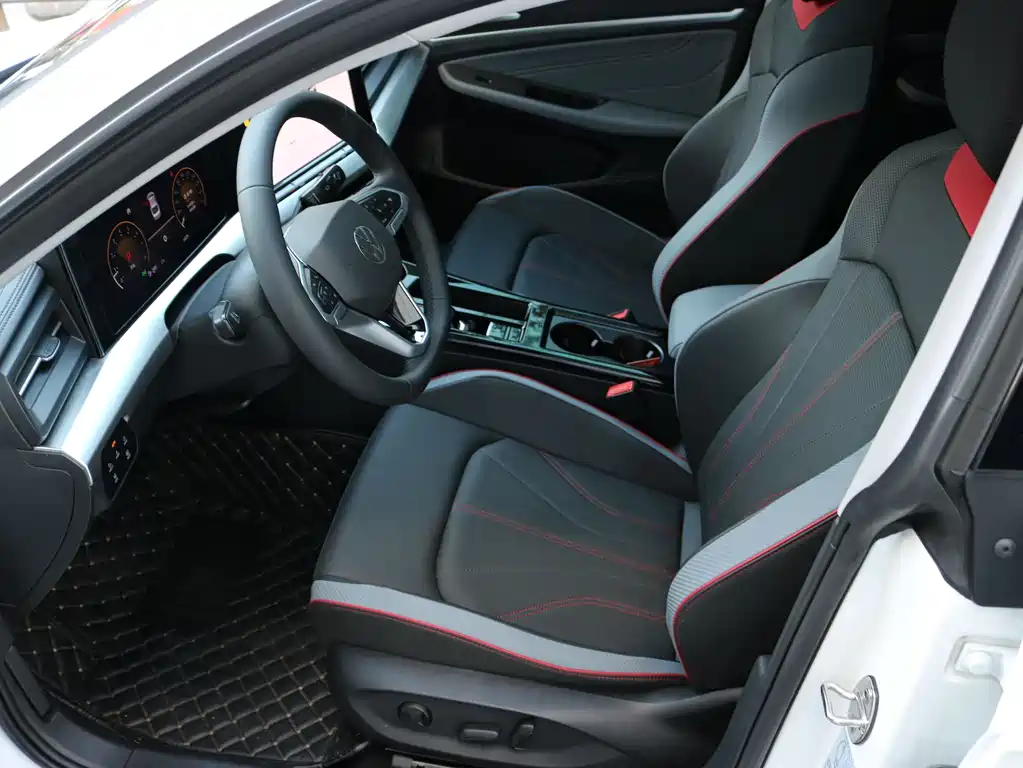 Lamando Lamando L 280 TSI DSG Dazzle Hot