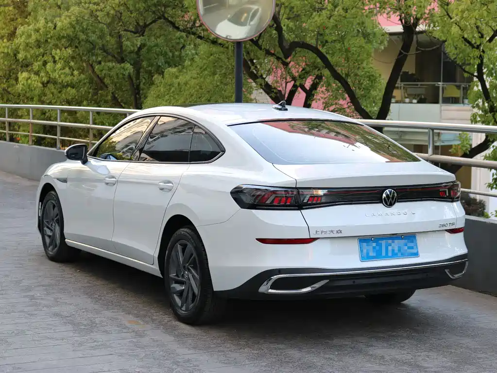 Lamando Lamando L 280 TSI DSG Dazzle Hot