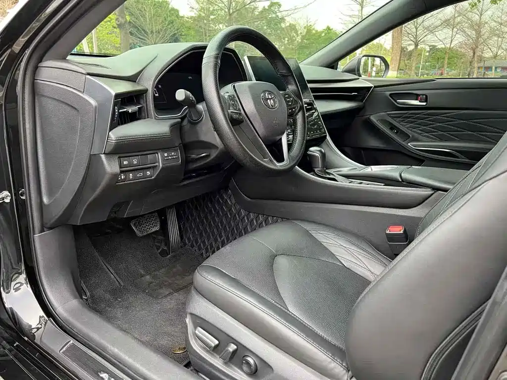 Avalon 2.5 L Touring Distinguished