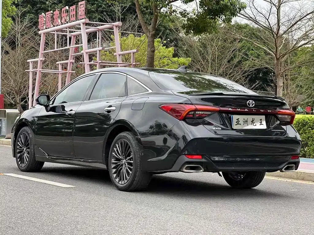 Avalon 2.5 L Touring Distinguished