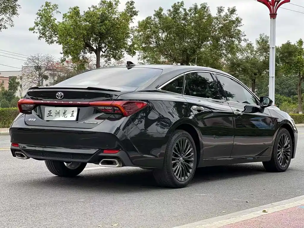 Avalon 2.5 L Touring Distinguished
