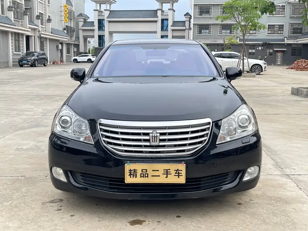 Crown 2.5 L Royal Leather Sunroof Navigation