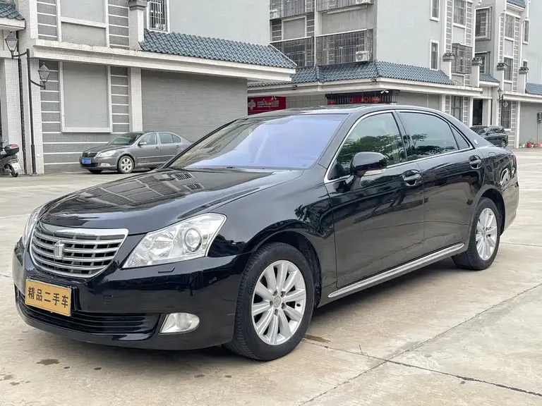 Toyota Crown 2.5 L Royal Leather Sunroof Navigation