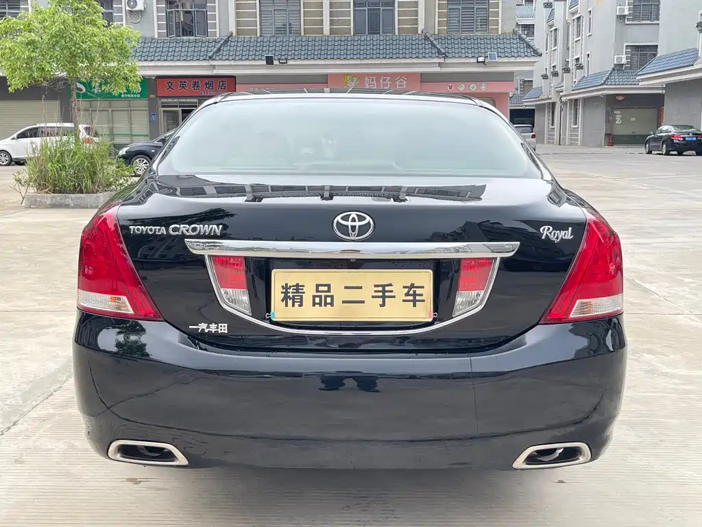 Crown 2.5 L Royal Leather Sunroof Navigation