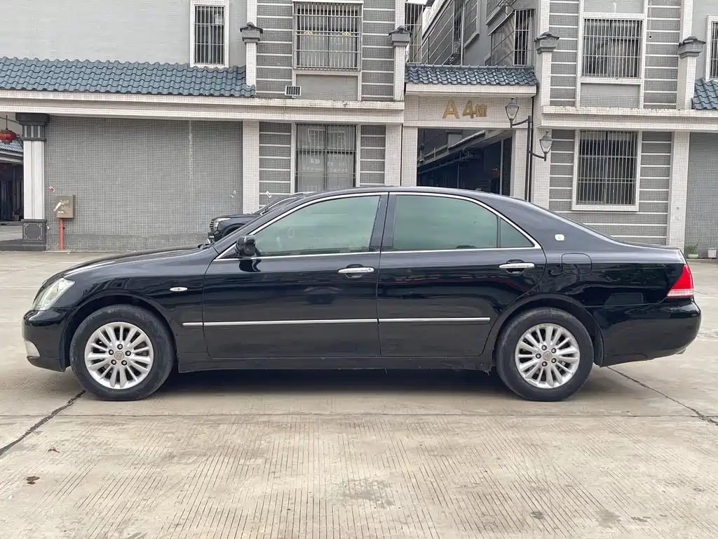 Crown 2.5 L Royal Leather