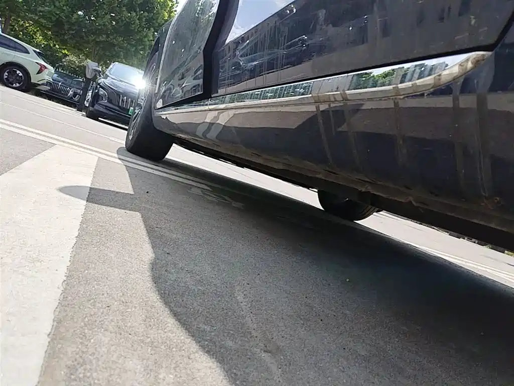Hongqi H5 红旗H5 2025款 2.0 T 自动旗领版