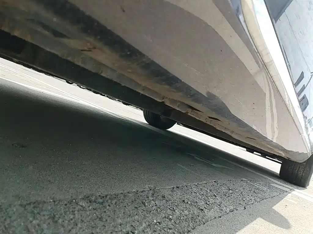 Hongqi H5 红旗H5 2025款 2.0 T 自动旗领版