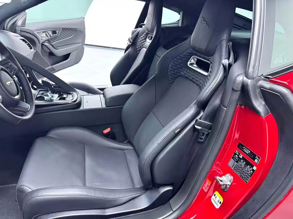 Jaguar F-TYPE P300 75 Anniversary Collector Hardtop