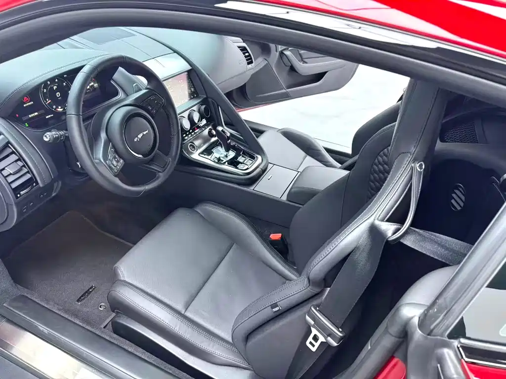 Jaguar F-TYPE P300 75 Anniversary Collector Hardtop