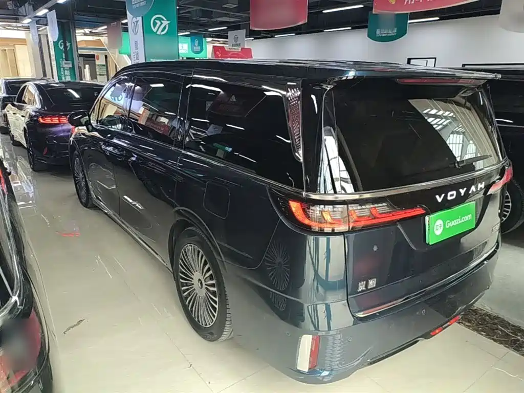 Voyah Dreamer PHEV 4 WD Flagship Kunpeng