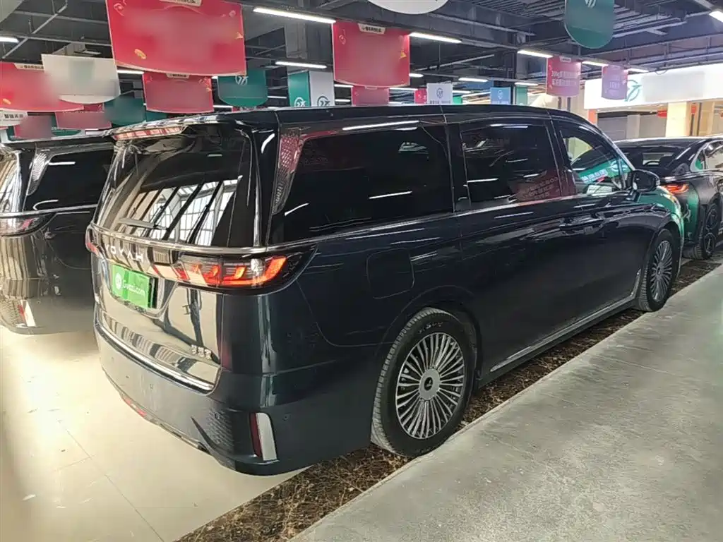 Voyah Dreamer PHEV 4 WD Flagship Kunpeng