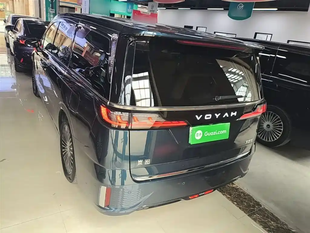 Voyah Dreamer PHEV 4 WD Flagship Kunpeng