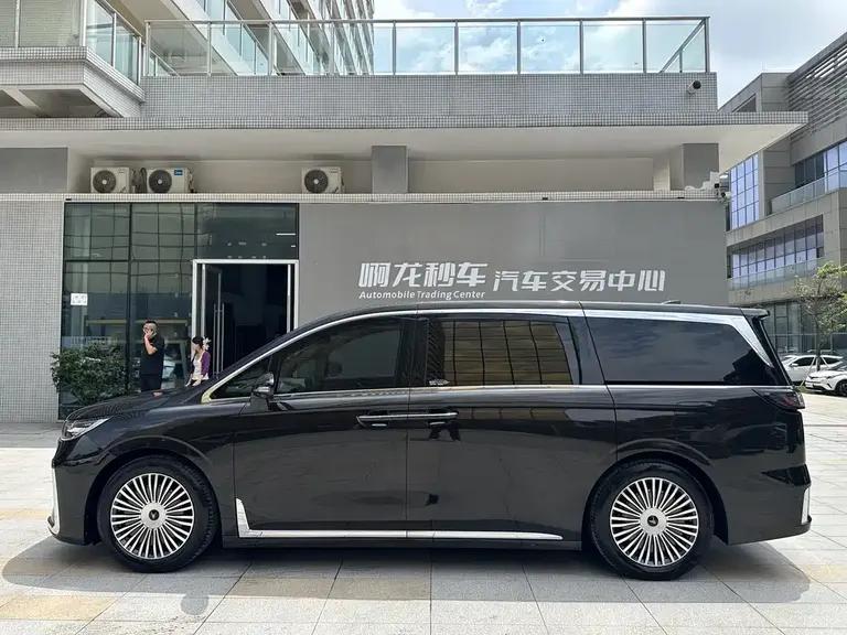 Voyah Dreamer PHEV 4 WD Flagship Kunpeng