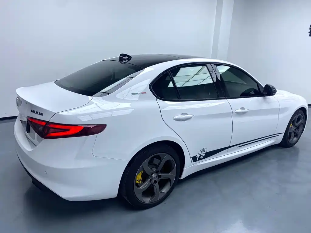 Giulia 2.0 T 280 HP Dark Night Phantom Limited