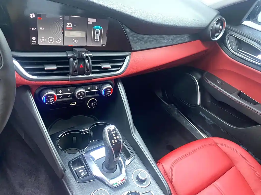 Giulia 2.0 T 280 HP Dark Night Phantom Limited