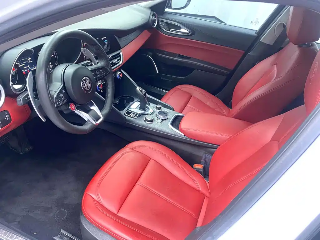 Giulia 2.0 T 280 HP Dark Night Phantom Limited
