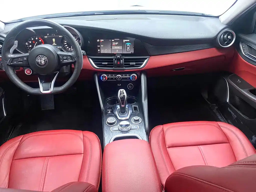 Giulia 2.0 T 280 HP Dark Night Phantom Limited