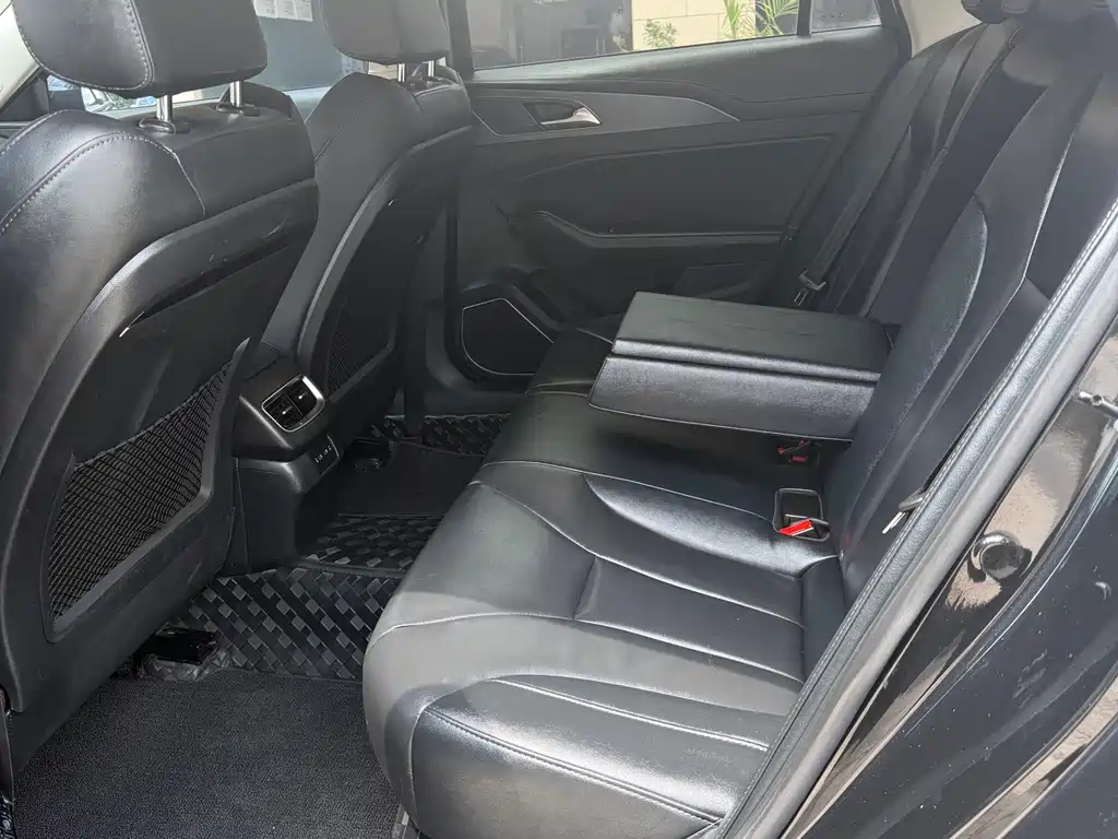 Hongqi H5 Classic 1.5 T DCT Flagship Charm