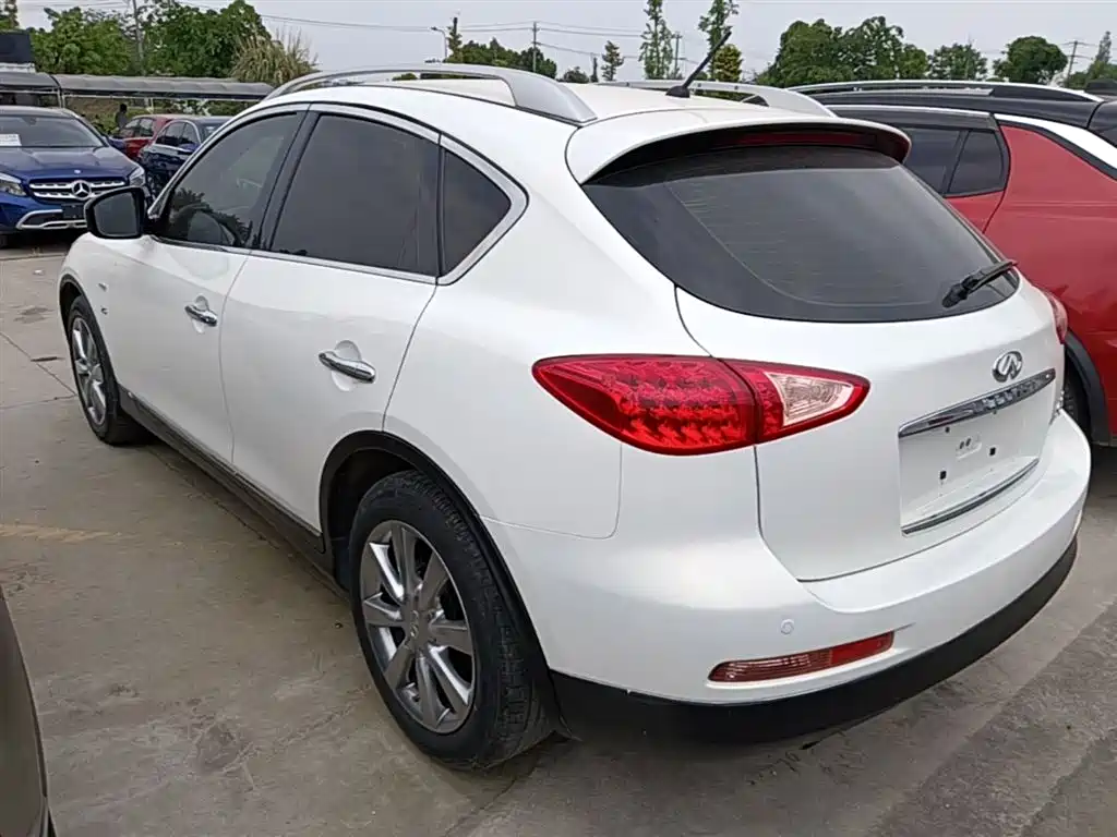 Infiniti QX50 (Import) 2.5 L 2 WD Grace