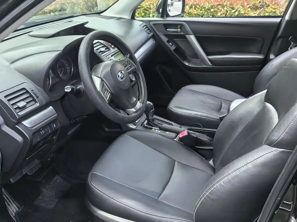 Forester 2.5 i Auto Luxury