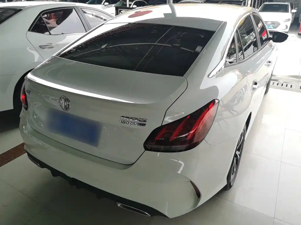 MG5 180 DVVT CVT Youth Luxury