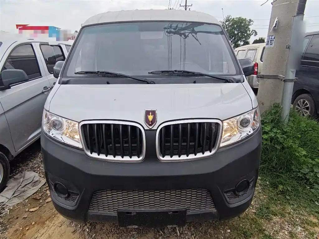 Xiaohaishi X30 1.5 L Super Enjoyment Bus 5 6 7-seat AC SWC15 M