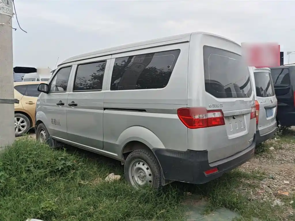 Xiaohaishi X30 1.5 L Super Enjoyment Bus 5 6 7-seat AC SWC15 M