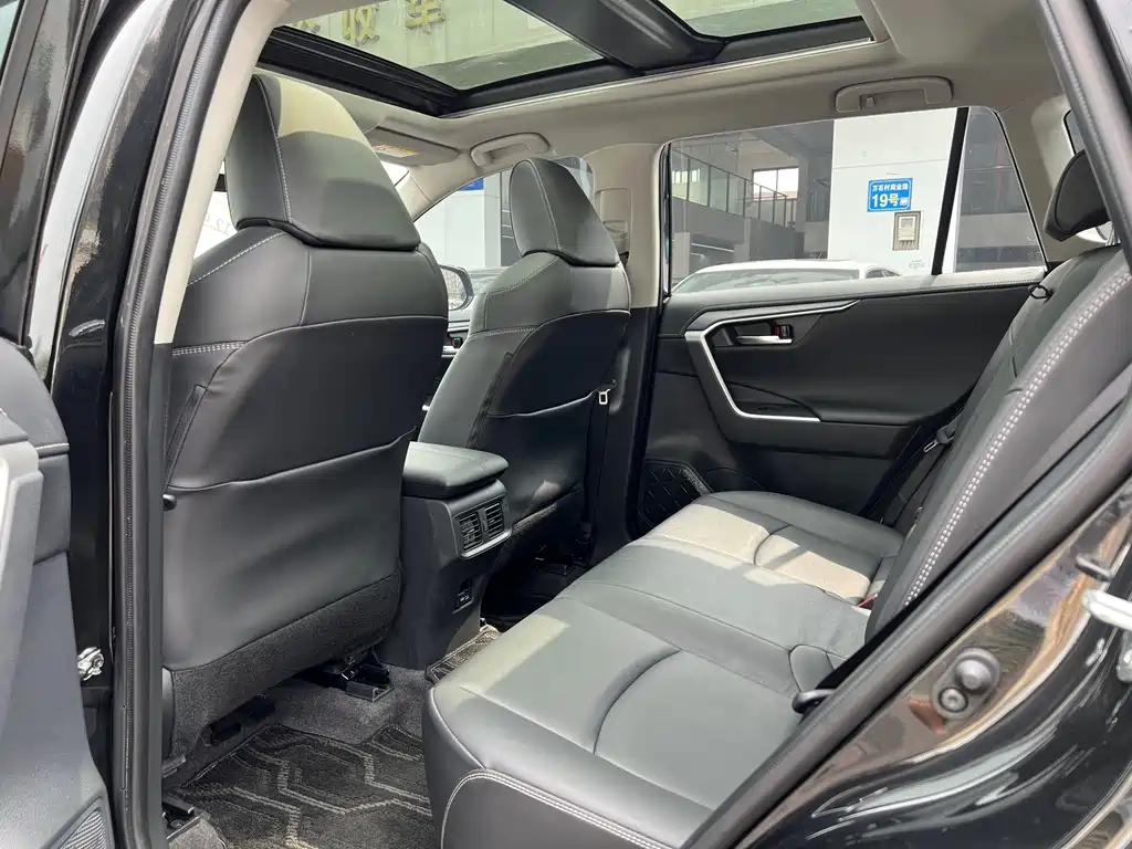RAV4 2.0 L CVT 2 WD Style Plus