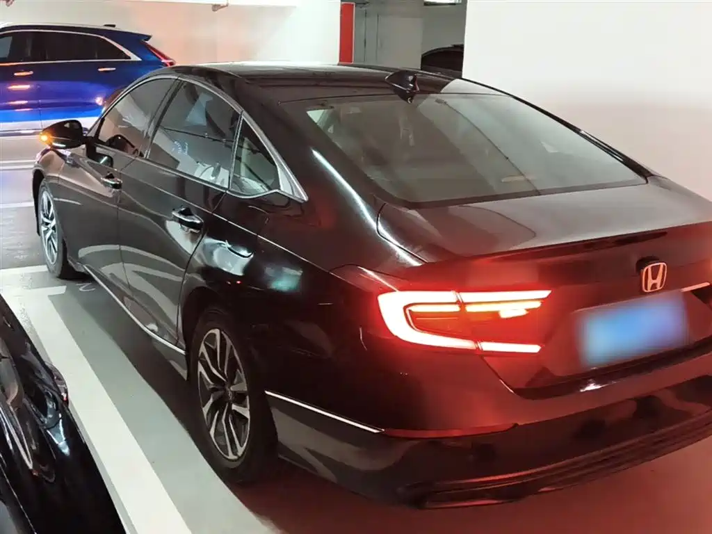 Accord Sharp· Hybrid 2.0 L Sharp Leading