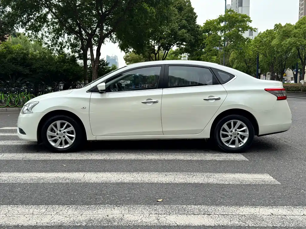 Sylphy 1.6 XV CVT Premium
