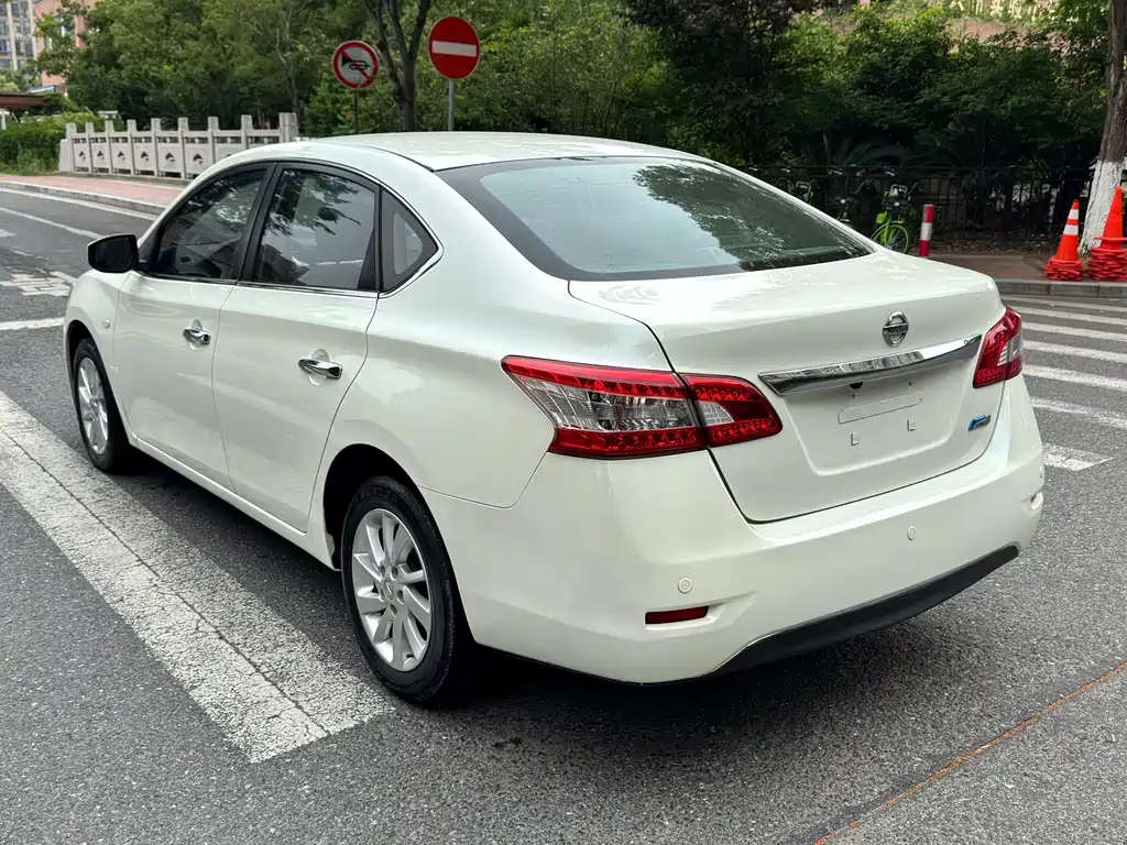 Sylphy 1.6 XV CVT Premium