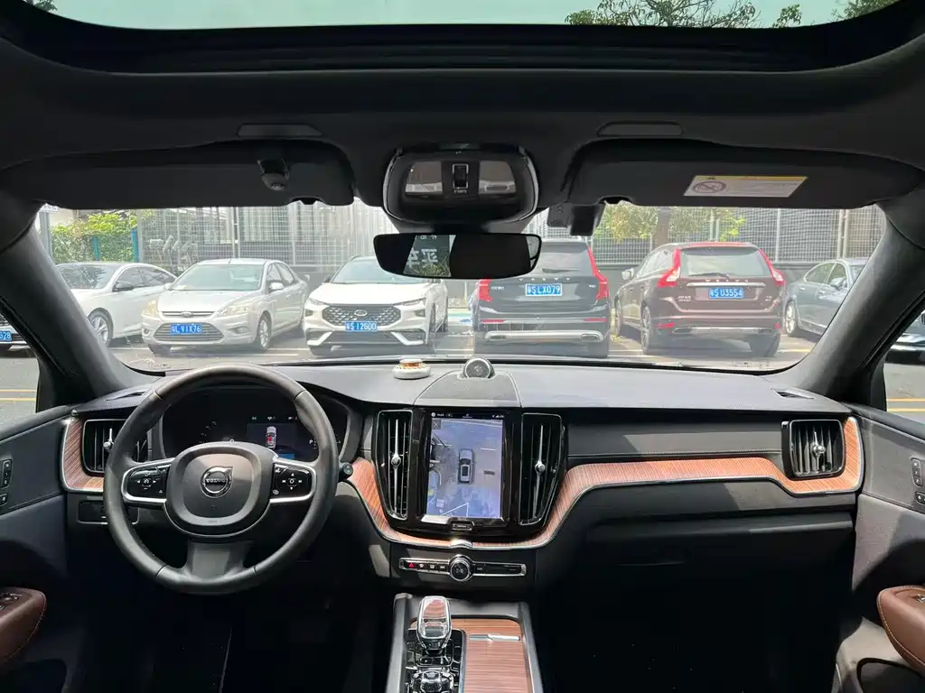Volvo XC60 PHEV T8 PHEV Long Range 4 WD Smart Vision Luxury