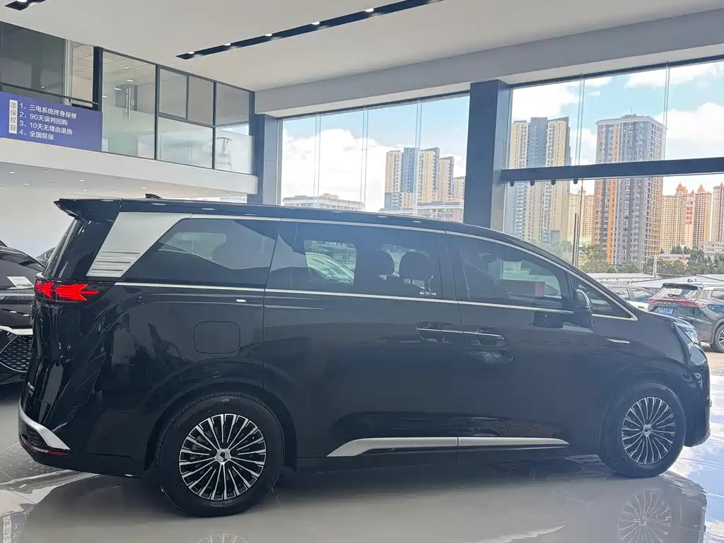 Denza D9 DM-i Smart Drive 1020 4 WD Honored