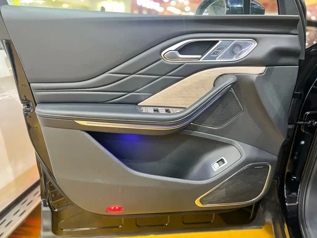 Hongqi HS7 2.0 T Auto 4 WD Flagship Smooth 6-seat