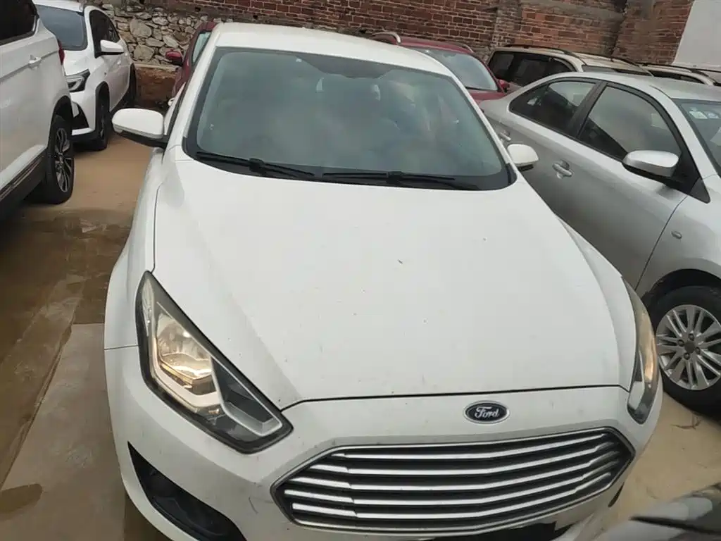 Escort 1.5 L Manual Comfort