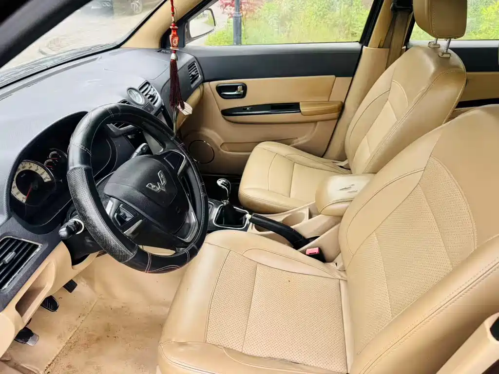 Wuling Hongguang 1.5 L S Luxury