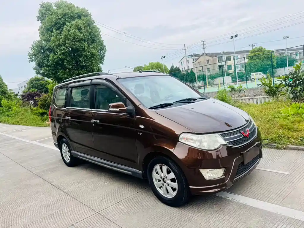 Wuling Hongguang 1.5 L S Luxury