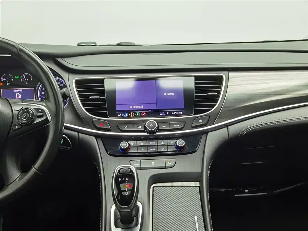 LaCrosse 28 T Luxury