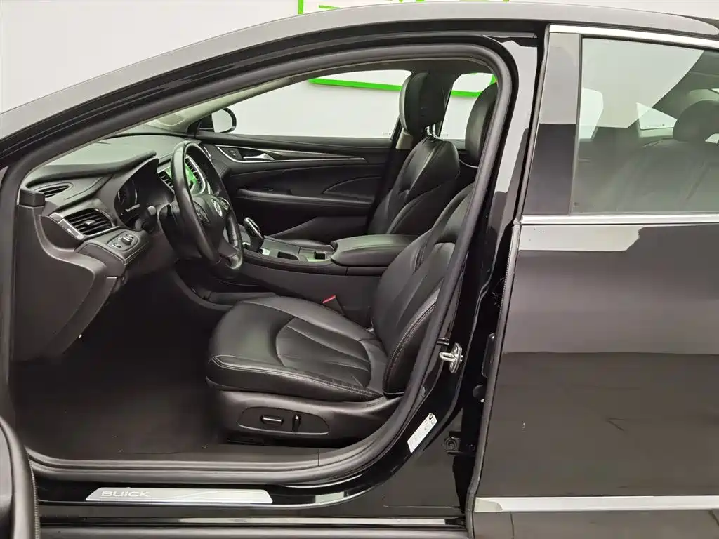 LaCrosse 28 T Luxury