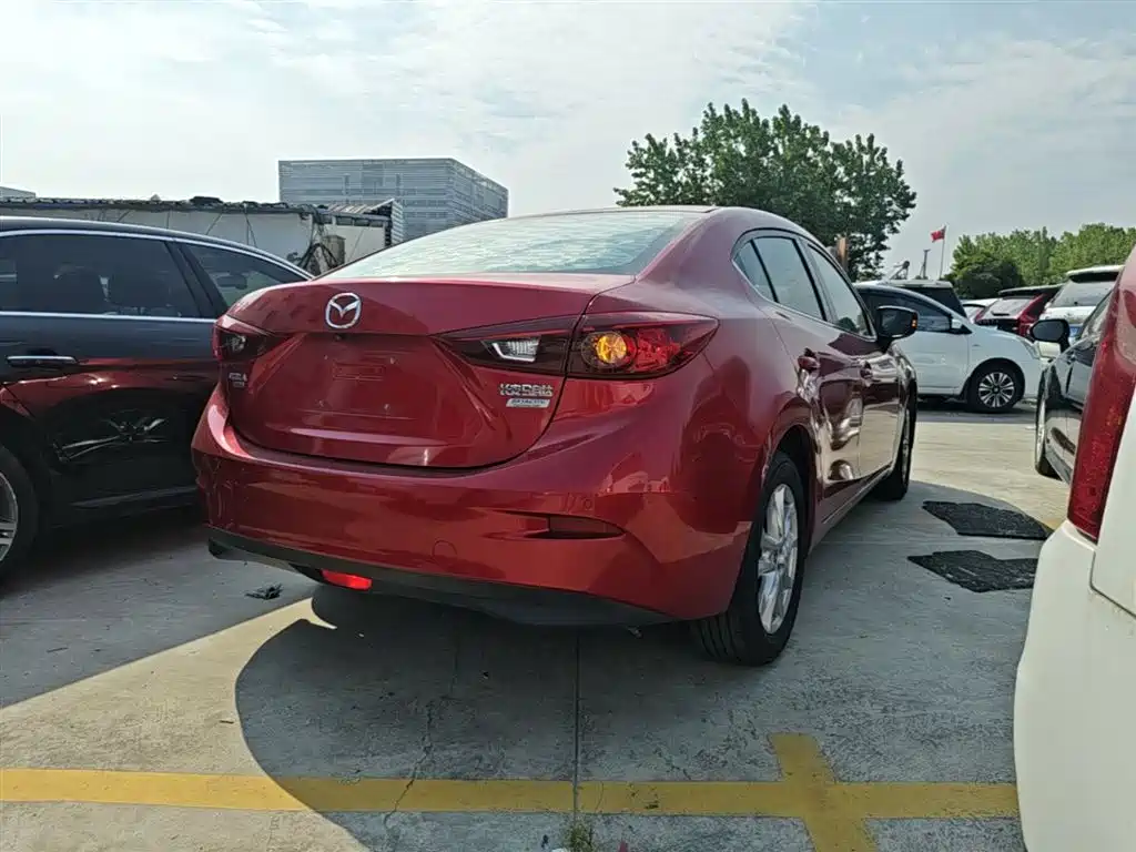 Mazda 3 Axela Sedan 1.5 L Auto Luxury