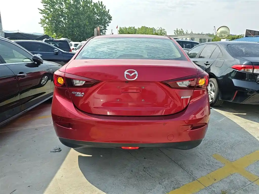 Mazda 3 Axela Sedan 1.5 L Auto Luxury