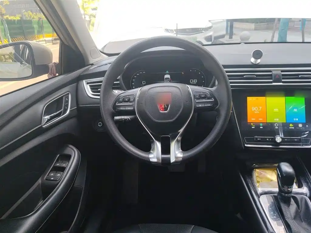 Roewe i5 1.5 L Auto 4 G Connected Leading Luxury Flagship