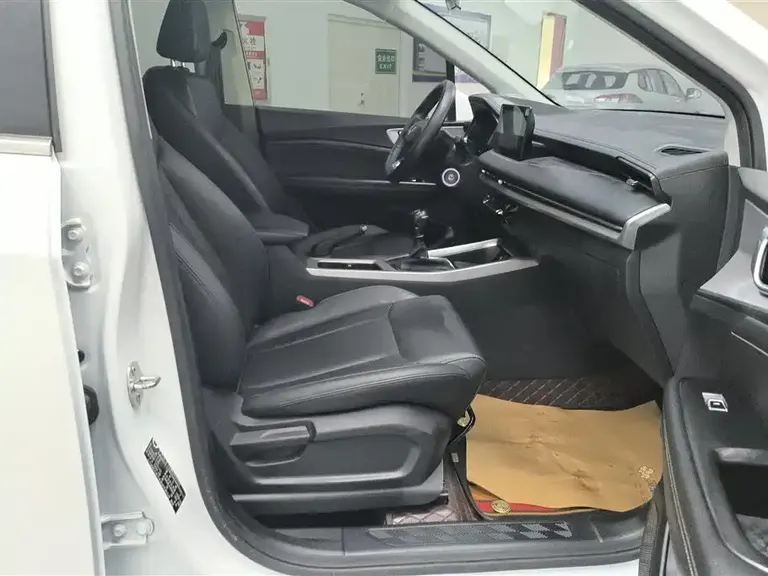 Wuling Jiachen 1.5 T Manual Light Enjoyment Active