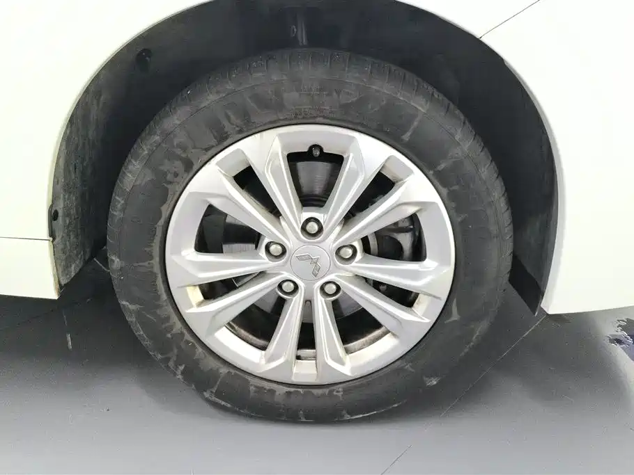 Wuling Jiachen 1.5 T Manual Light Enjoyment Active