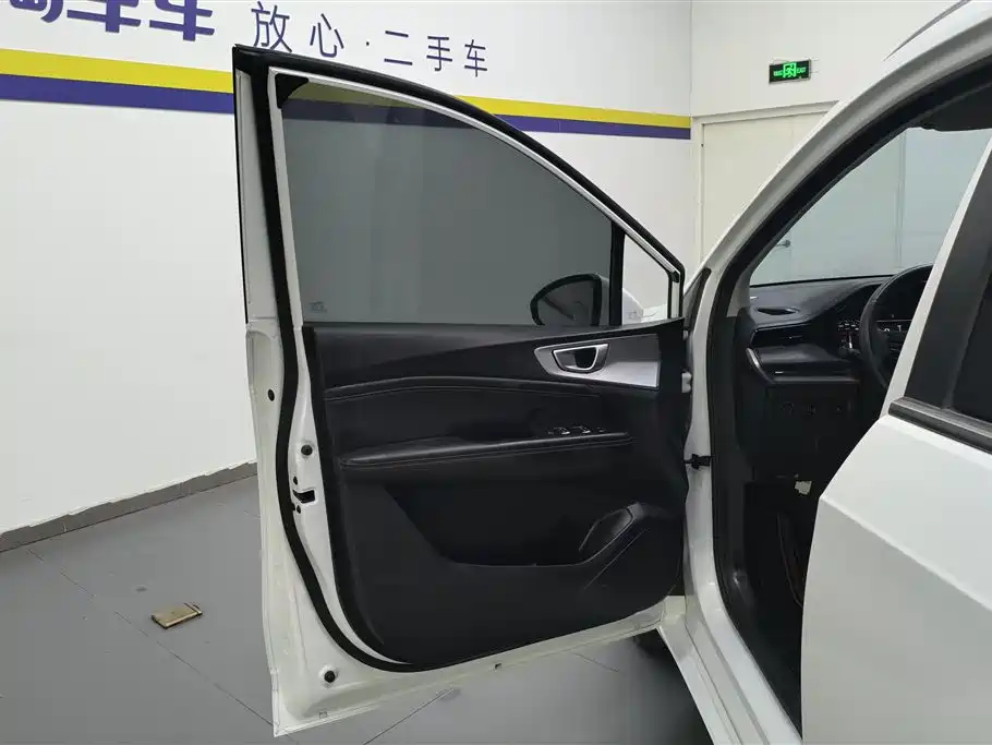 Wuling Jiachen 1.5 T Manual Light Enjoyment Active