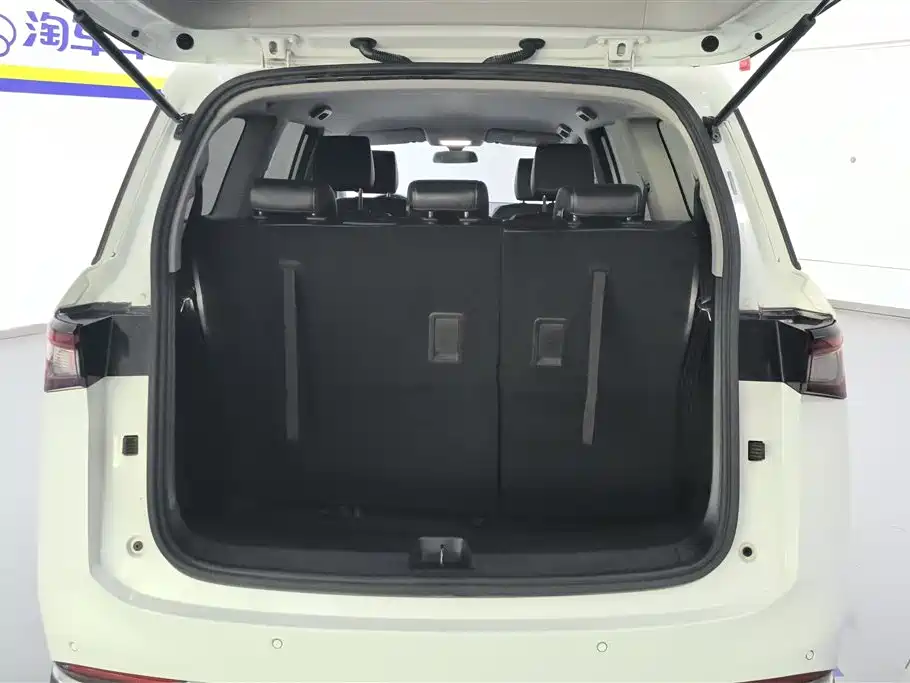 Wuling Jiachen 1.5 T Manual Light Enjoyment Active