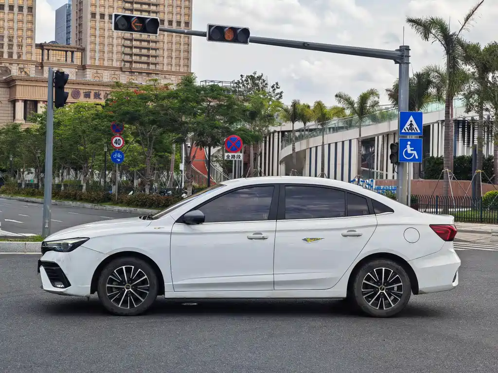 Roewe i5 1.5 L CVT Diamond