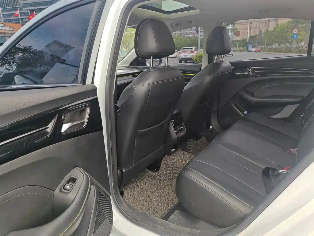 Roewe i5 1.5 L CVT Diamond